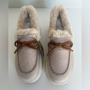 Skechers Women's Cozy Ojai Moccasin Slippers size 8 women